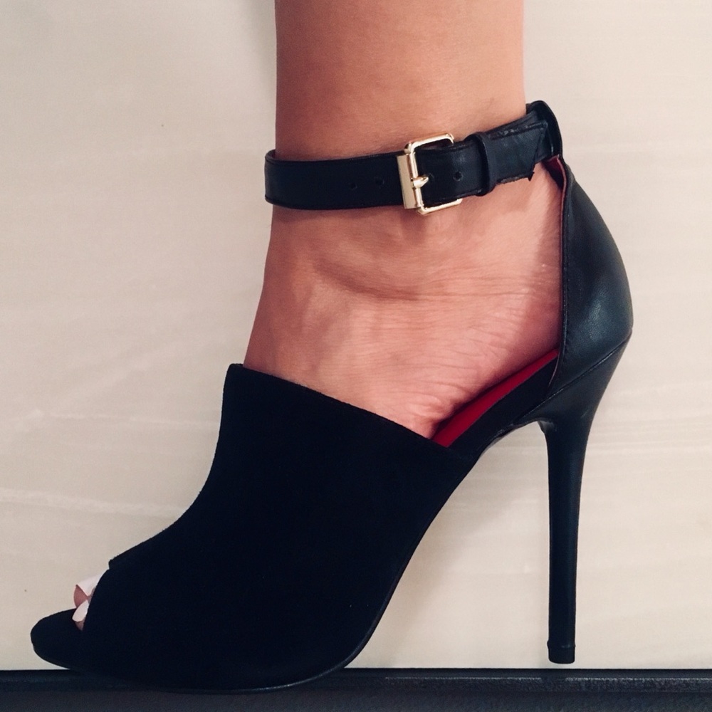 New! Charles Jourdan Black Suede Heel- Size:7M